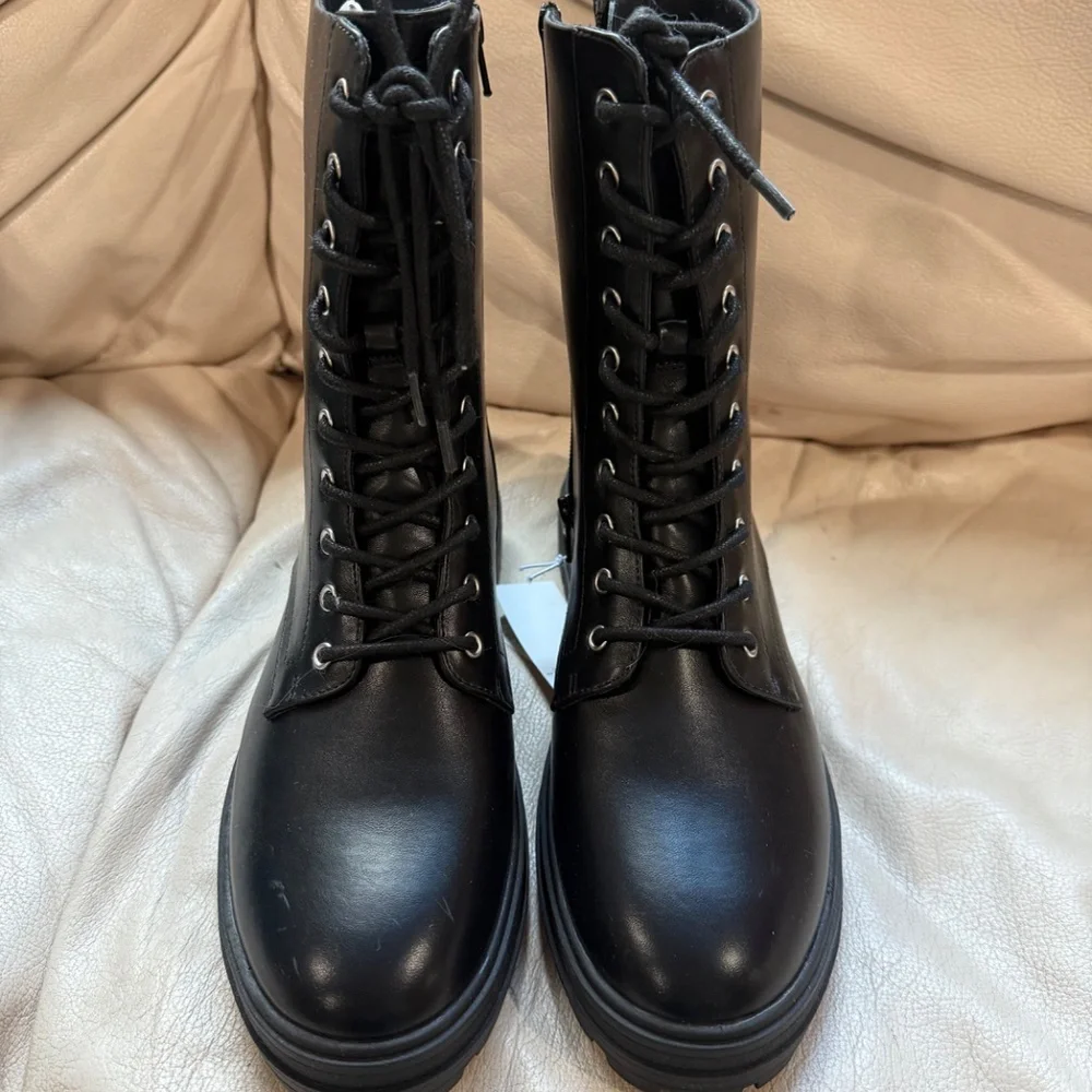 Brand new in box size 10 GAP black lace up boots (with zipper) - Picture 2 of 5
